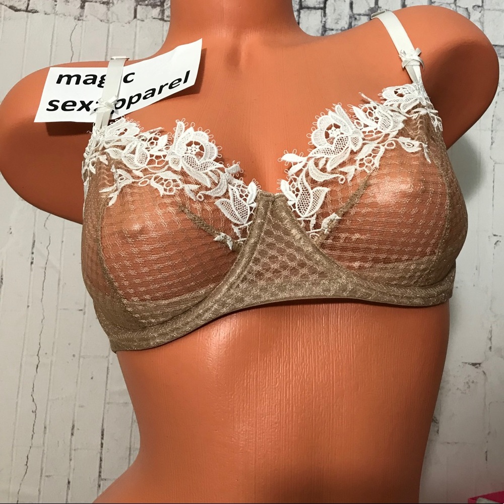 Victoria's Secret Tan and White Lace Bra